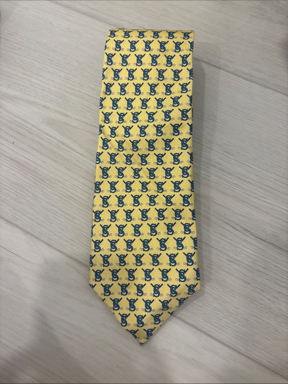 Vineyard Vines Men's Tie with Navy Motif - Classic Printed Design